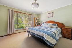 9 Carolyn Jackson Dr, Jerrabomberra NSW 2619, Australia