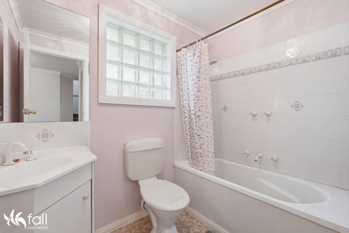 24 Cedar St, Lindisfarne TAS 7015, Australia