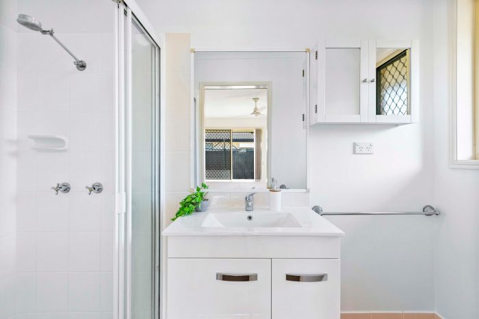 27 Conondale Ct, Torquay QLD 4655, Australia