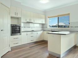 28 Curlew St, Meringandan West QLD 4352, Australia