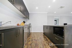 5 Gibson Blvd, Tangambalanga VIC 3691, Australia
