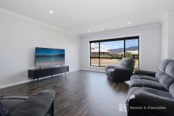 5 Gibson Blvd, Tangambalanga VIC 3691, Australia