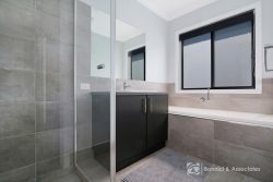5 Gibson Blvd, Tangambalanga VIC 3691, Australia