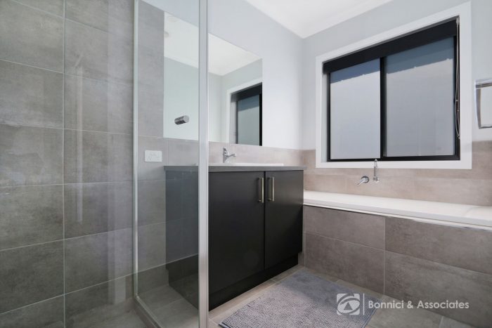 5 Gibson Blvd, Tangambalanga VIC 3691, Australia