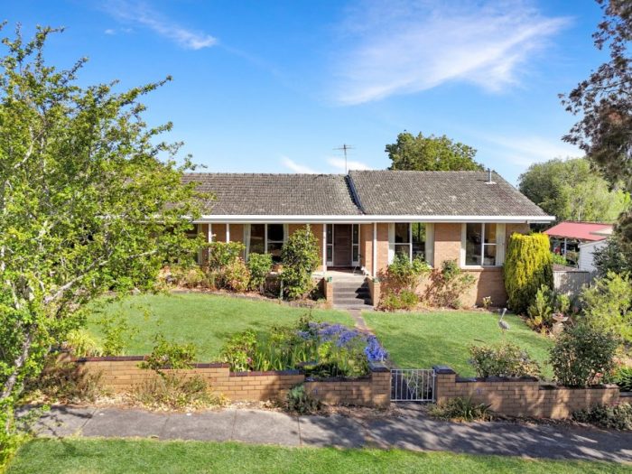 16 Griffin St, Hamilton VIC 3300, Australia