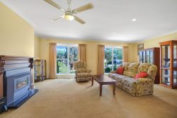 16 Griffin St, Hamilton VIC 3300, Australia
