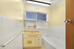 16 Griffin St, Hamilton VIC 3300, Australia