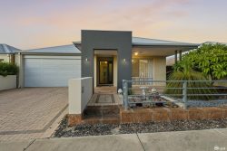 14 Hazewinkel Gardens, Champion Lakes WA 6111, Australia