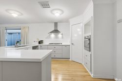14 Hazewinkel Gardens, Champion Lakes WA 6111, Australia