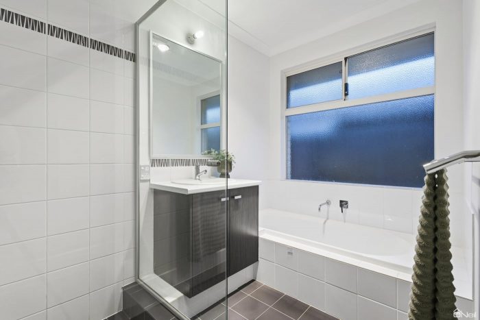 14 Hazewinkel Gardens, Champion Lakes WA 6111, Australia