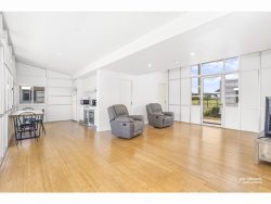 Unit 3/51 Bremner St, Blackwater QLD 4717, Australia