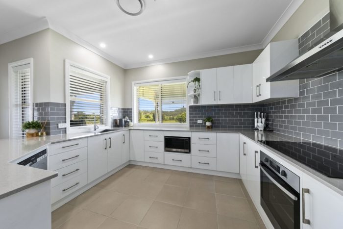 363 Aberglasslyn Rd, Aberglasslyn NSW 2320, Australia