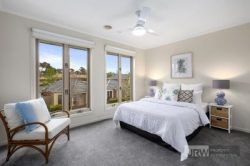 15 Jade Cct, Burwood East VIC 3151, Australia