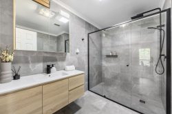 10 Kinlyside Ave, Jerrabomberra NSW 2619, Australia