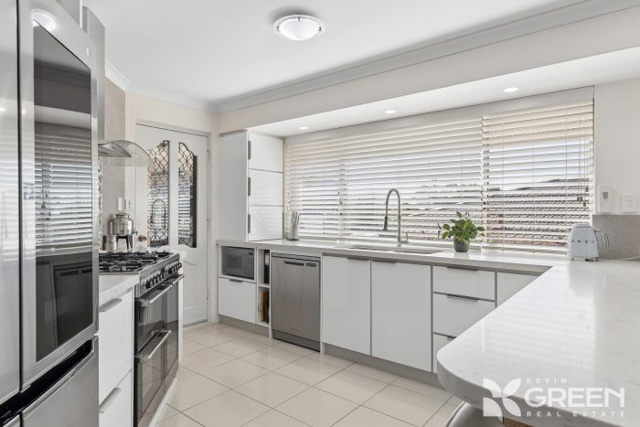 9 Lacebark Ct, Halls Head WA 6210, Australia
