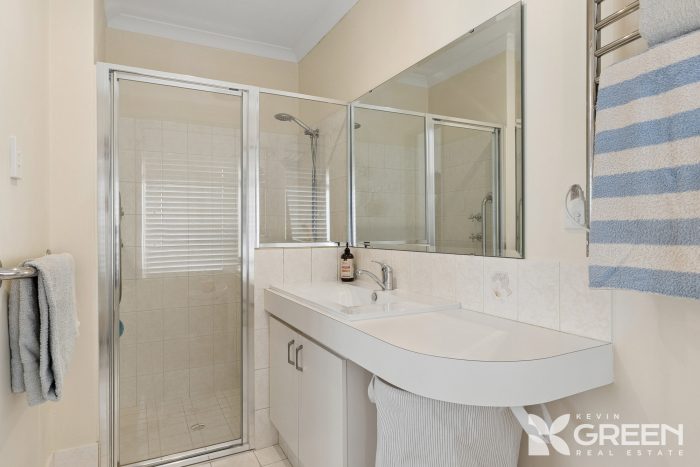 9 Lacebark Ct, Halls Head WA 6210, Australia