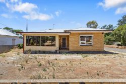 8 Laurence St, Eudunda SA 5374, Australia