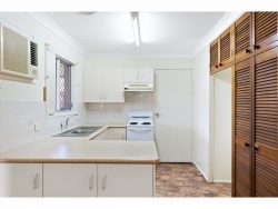 326 Farm St, Norman Gardens QLD 4701, Australia