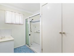 326 Farm St, Norman Gardens QLD 4701, Australia