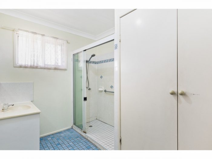 326 Farm St, Norman Gardens QLD 4701, Australia