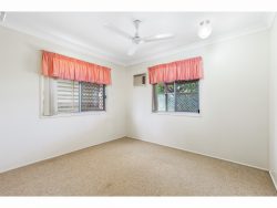 326 Farm St, Norman Gardens QLD 4701, Australia