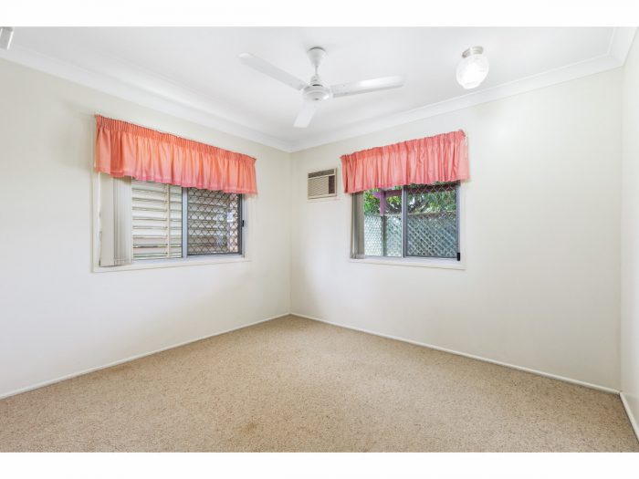 326 Farm St, Norman Gardens QLD 4701, Australia