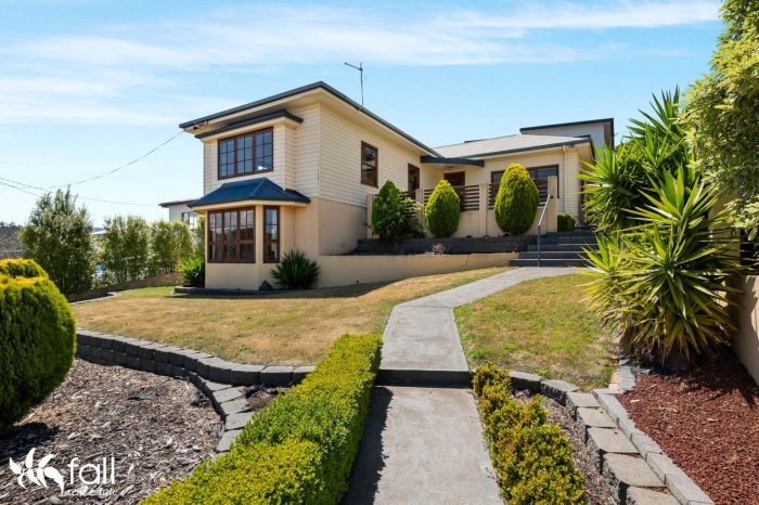 13 Malunna Rd, Lindisfarne TAS 7015, Australia