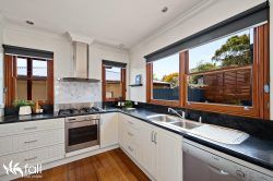 13 Malunna Rd, Lindisfarne TAS 7015, Australia