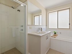 2 Moffat St, Reynella SA 5161, Australia