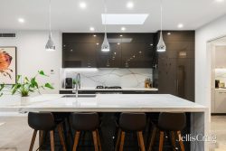 2 Oak Cres, Templestowe Lower VIC 3107, Australia