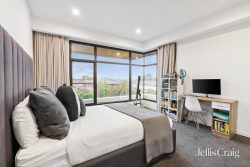 2 Oak Cres, Templestowe Lower VIC 3107, Australia