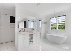 48 Penlington St, The Range QLD 4700, Australia