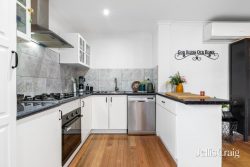 Unit 1/9 Palm Beach Cres, Mount Waverley VIC 3149, Australia