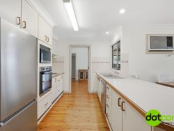 32 Parkside Dr, Charmhaven NSW 2263, Australia