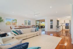 38 Torquay Rd, Redland Bay QLD 4165, Australia