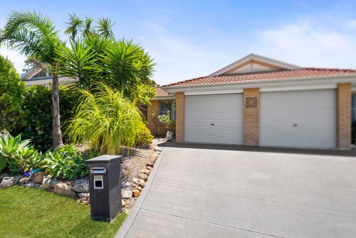 Unit 1/240 Cresthaven Ave, Bateau Bay NSW 2261, Australia