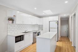 Unit 1/240 Cresthaven Ave, Bateau Bay NSW 2261, Australia