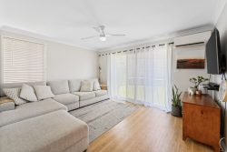 Unit 1/240 Cresthaven Ave, Bateau Bay NSW 2261, Australia