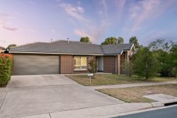 13 Rob Riley Cct, Bonner ACT 2914, Australia