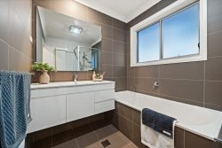 13 Rob Riley Cct, Bonner ACT 2914, Australia