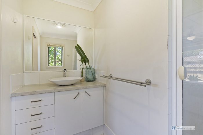6 Oatlands Pl, Banora Point NSW 2486, Australia