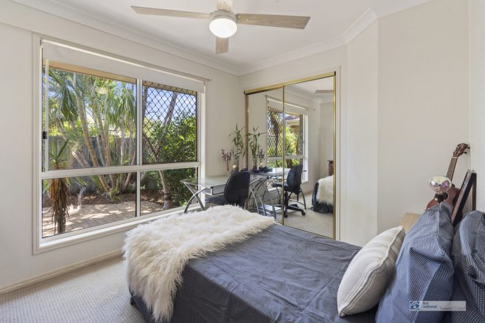 6 Oatlands Pl, Banora Point NSW 2486, Australia