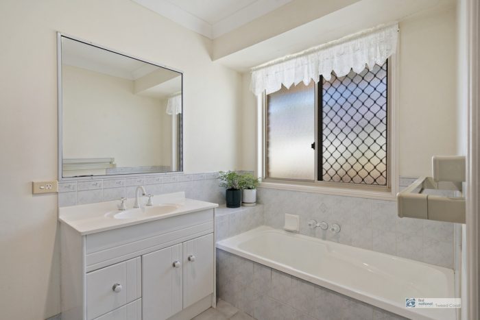 Unit 1/2 Lovat Brae Ct, Banora Point NSW 2486, Australia