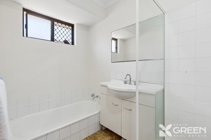 4 Tankerton Way, Coodanup WA 6210, Australia
