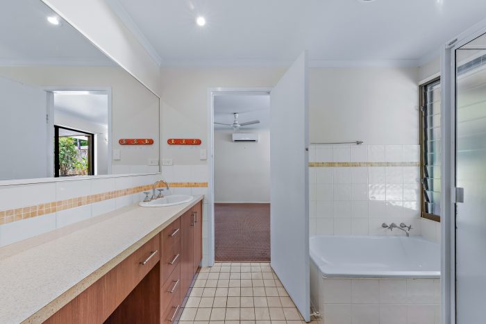 24 Tropic Rd, Cannonvale QLD 4802, Australia