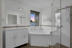 4 Duncan St, Redbank Plains QLD 4301, Australia