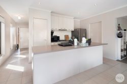 38 Willoby Dr, Alfredton VIC 3350, Australia