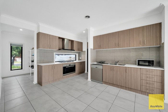 8 Willowleaf St, Tarneit VIC 3029, Australia