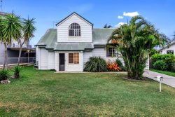 24 Wuruma St, Scarness QLD 4655, Australia