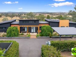 85A Panorama Rd, Calala NSW 2340, Australia